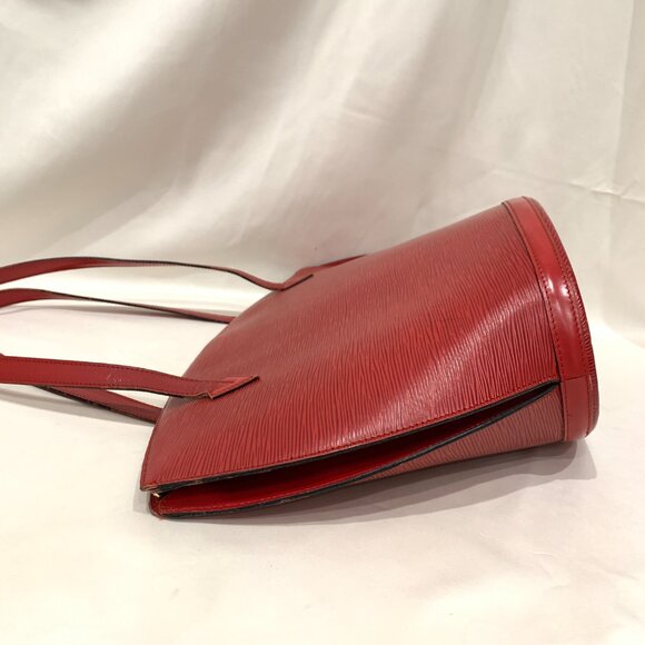 【9MK】 LV Red Epi St Jacques Tote Sku# 84008 (Gently Used, Crack/Split) - Picture 3 of 16